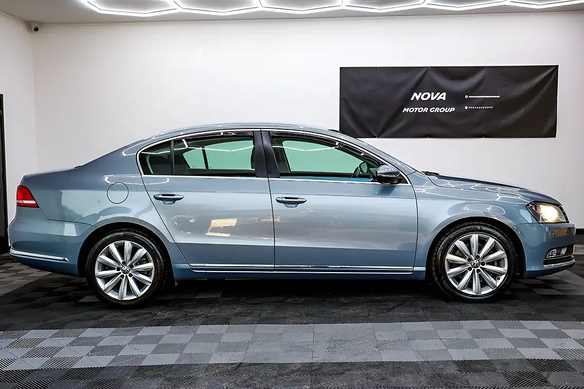 Used 2013 Volkswagen Passat Highline Grey - Interior and Exterior details 5
