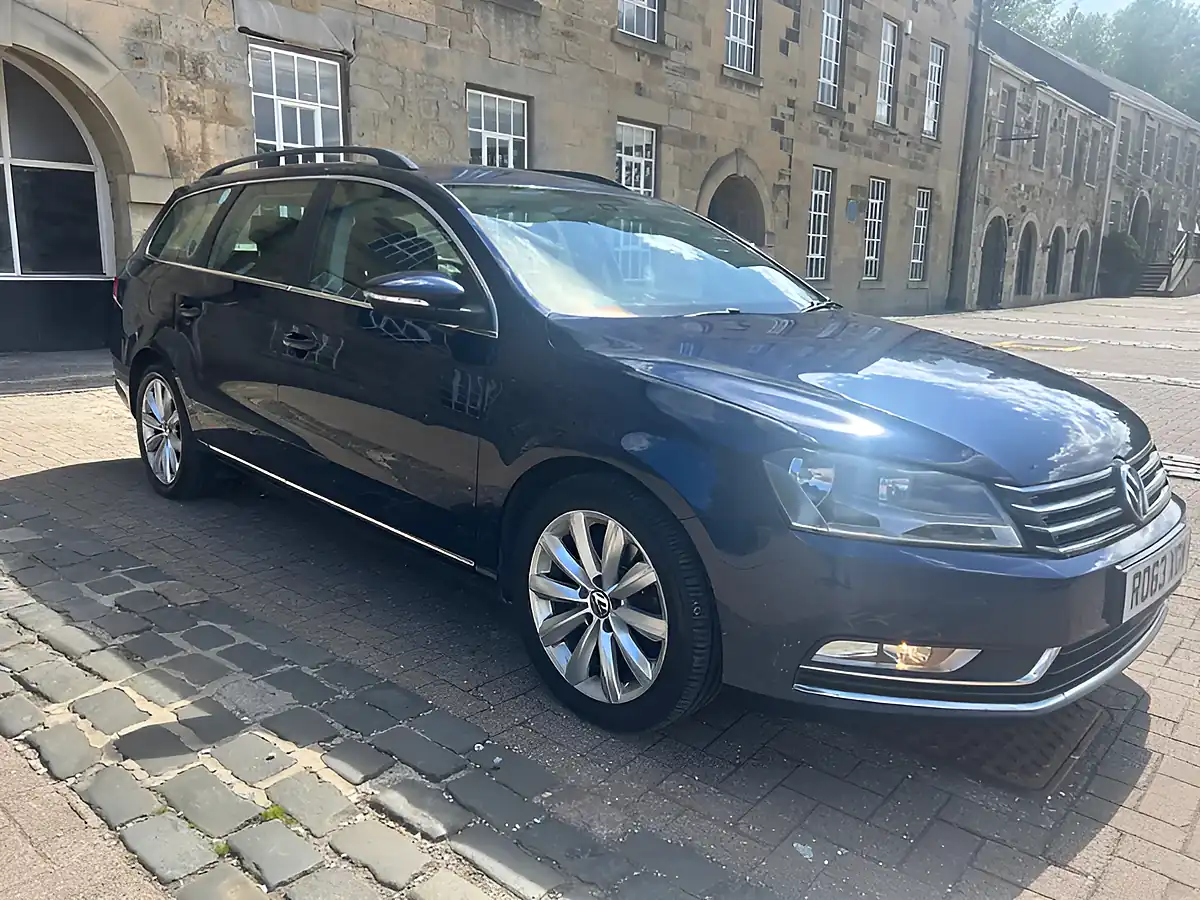 Used 2013 Volkswagen Passat Highline Ink Blue Metallic - Front View