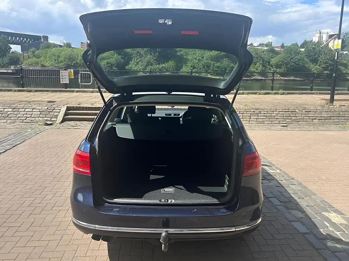 Used 2013 Volkswagen Passat Highline Ink Blue Metallic - Interior and Exterior details 10