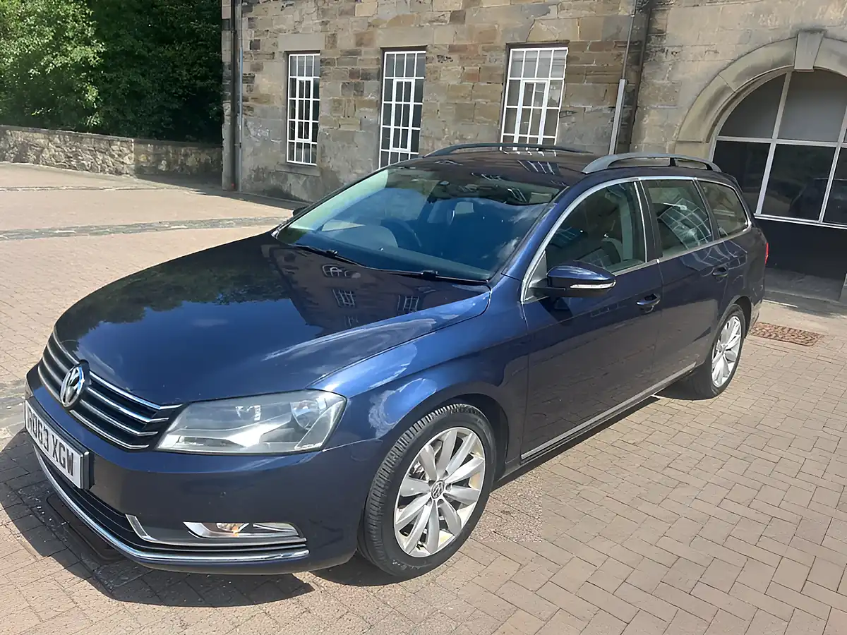 Used 2013 Volkswagen Passat Highline Ink Blue Metallic - Interior and Exterior details 5