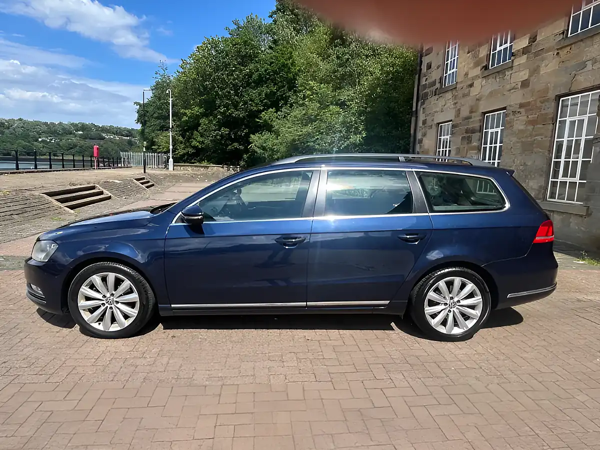 Used 2013 Volkswagen Passat Highline Ink Blue Metallic - Interior and Exterior details 6