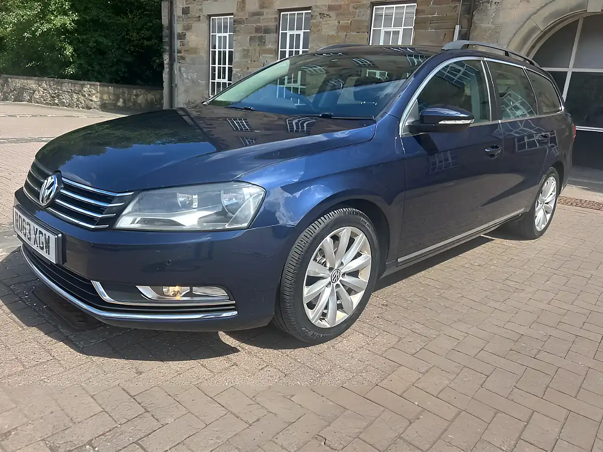 Used 2013 Volkswagen Passat Highline Ink Blue Metallic - Interior and Exterior details 7