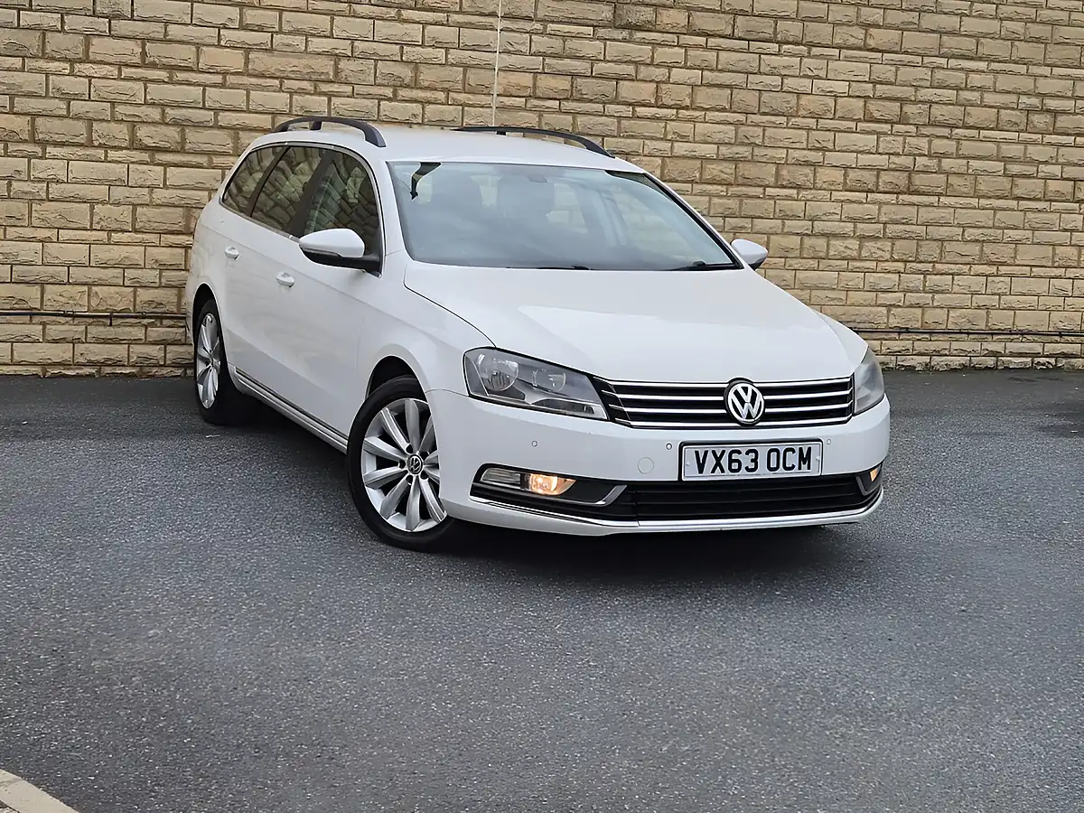 Used 2013 Volkswagen Passat Highline White - Front View