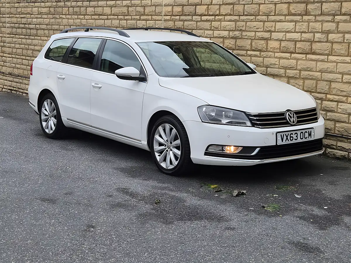 Used 2013 Volkswagen Passat Highline White - Interior and Exterior details 12
