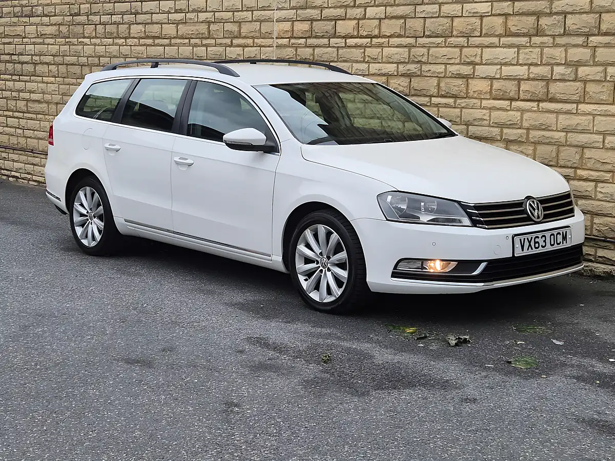 Used 2013 Volkswagen Passat Highline White - Interior and Exterior details 13