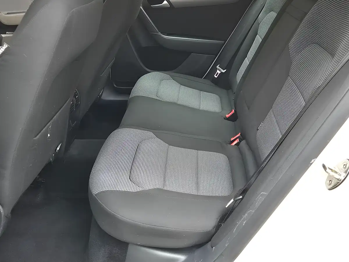 Used 2013 Volkswagen Passat Highline White - Interior and Exterior details 14