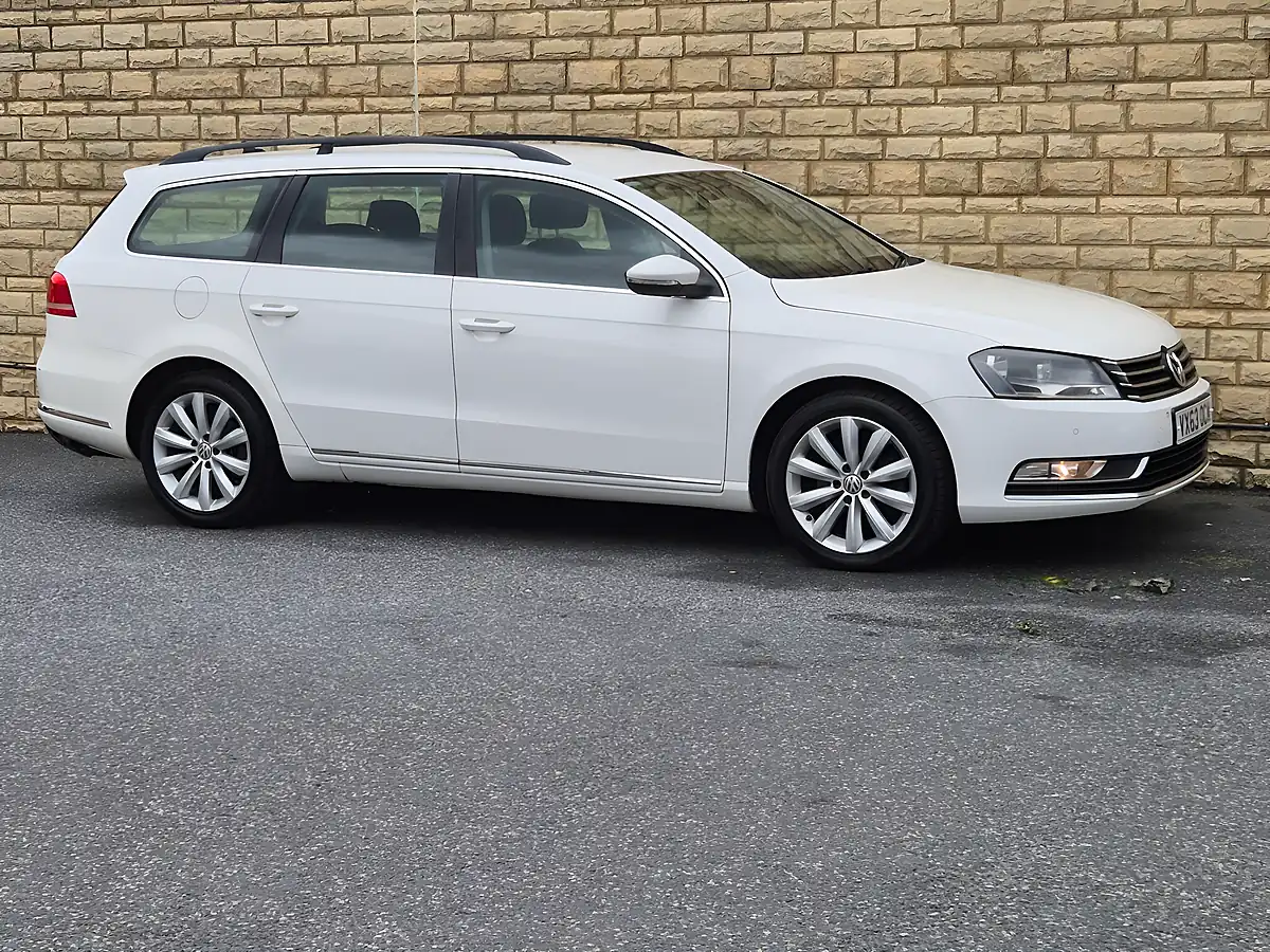 Used 2013 Volkswagen Passat Highline White - Interior and Exterior details 15