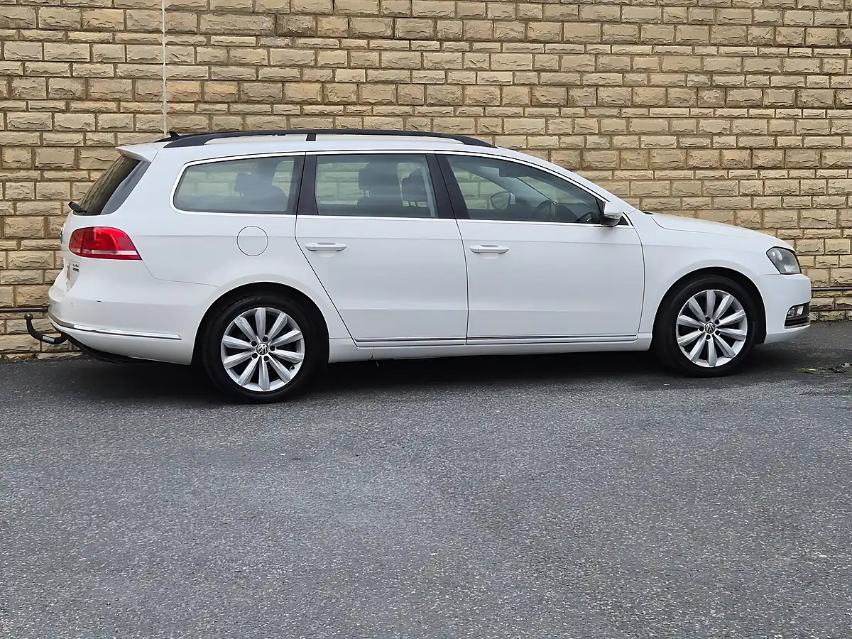 Used 2013 Volkswagen Passat Highline White - Interior and Exterior details 17