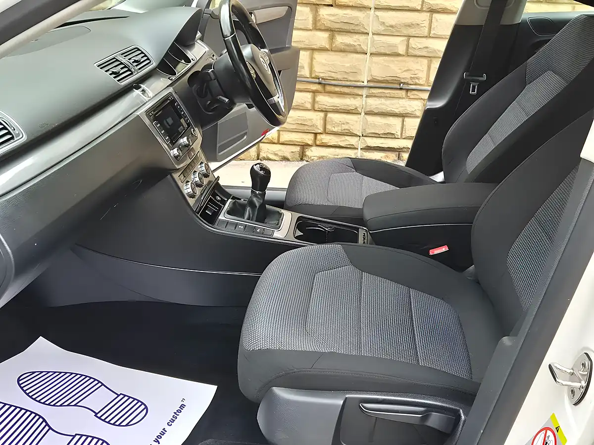 Used 2013 Volkswagen Passat Highline White - Interior and Exterior details 18