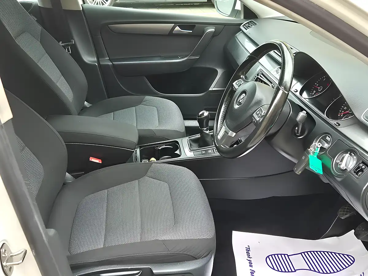 Used 2013 Volkswagen Passat Highline White - Interior and Exterior details 2