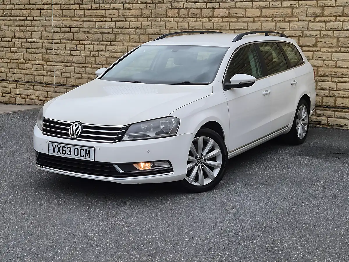 Used 2013 Volkswagen Passat Highline White - Interior and Exterior details 3