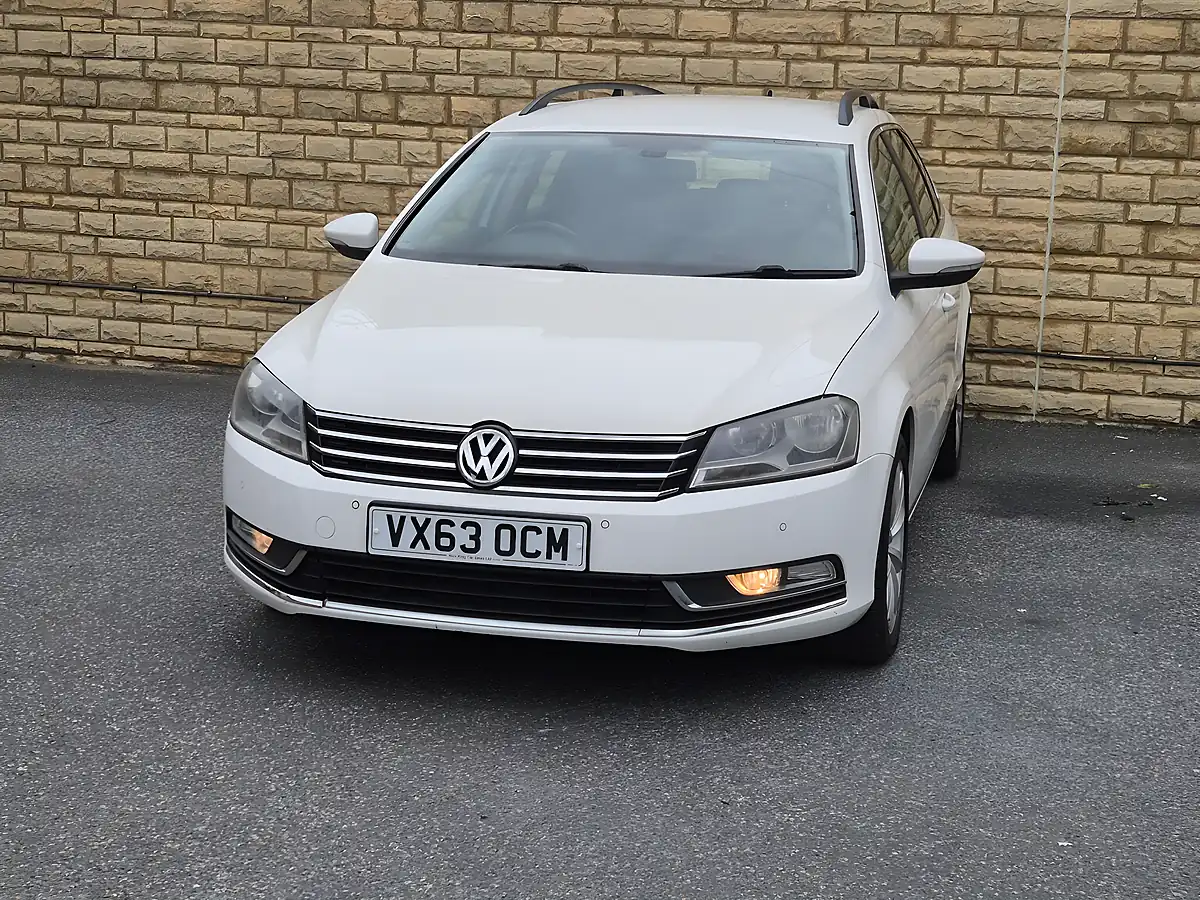 Used 2013 Volkswagen Passat Highline White - Interior and Exterior details 5