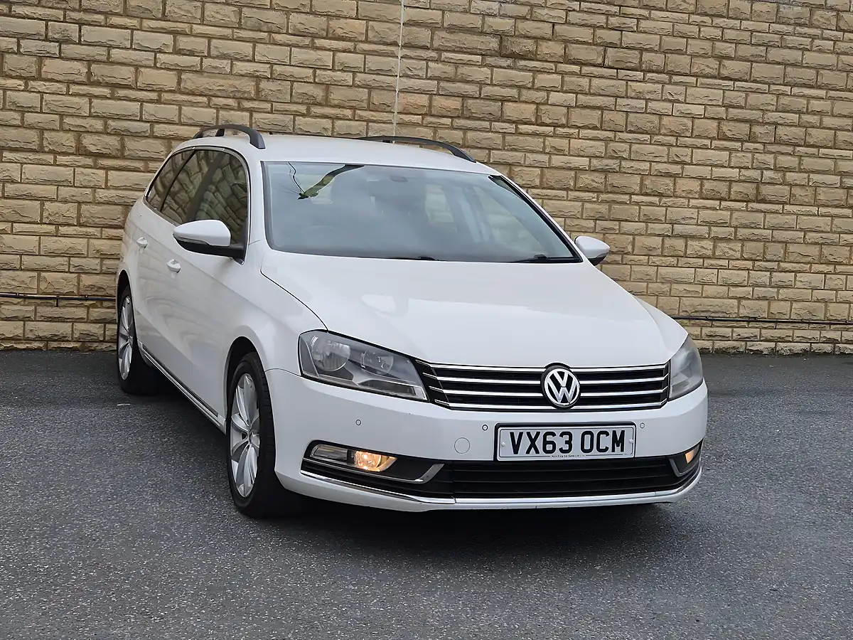 Used 2013 Volkswagen Passat Highline White - Interior and Exterior details 9