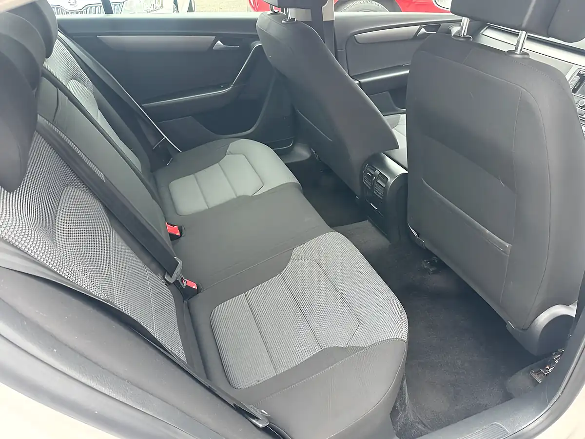 Used 2013 Volkswagen Passat Highline White - Interior and Exterior details 10