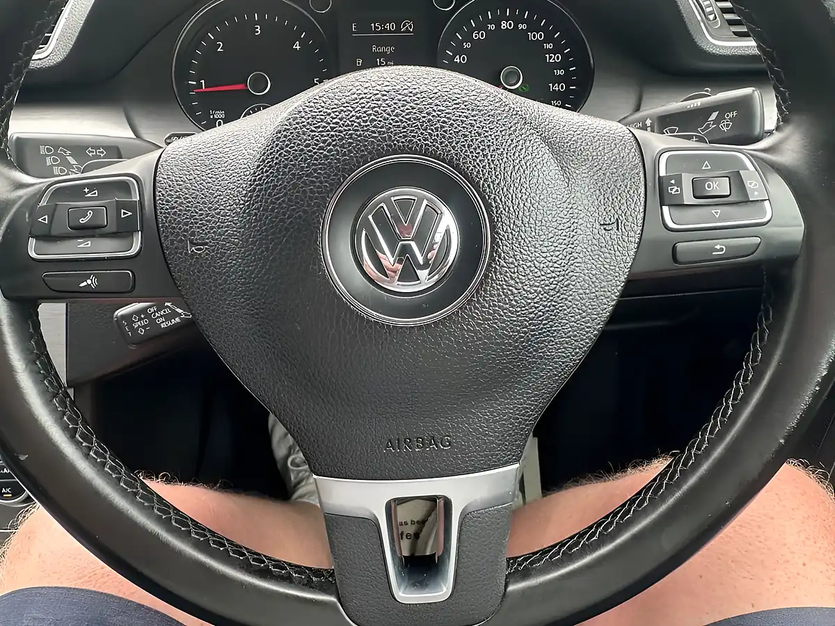 Used 2013 Volkswagen Passat Highline White - Interior and Exterior details 12