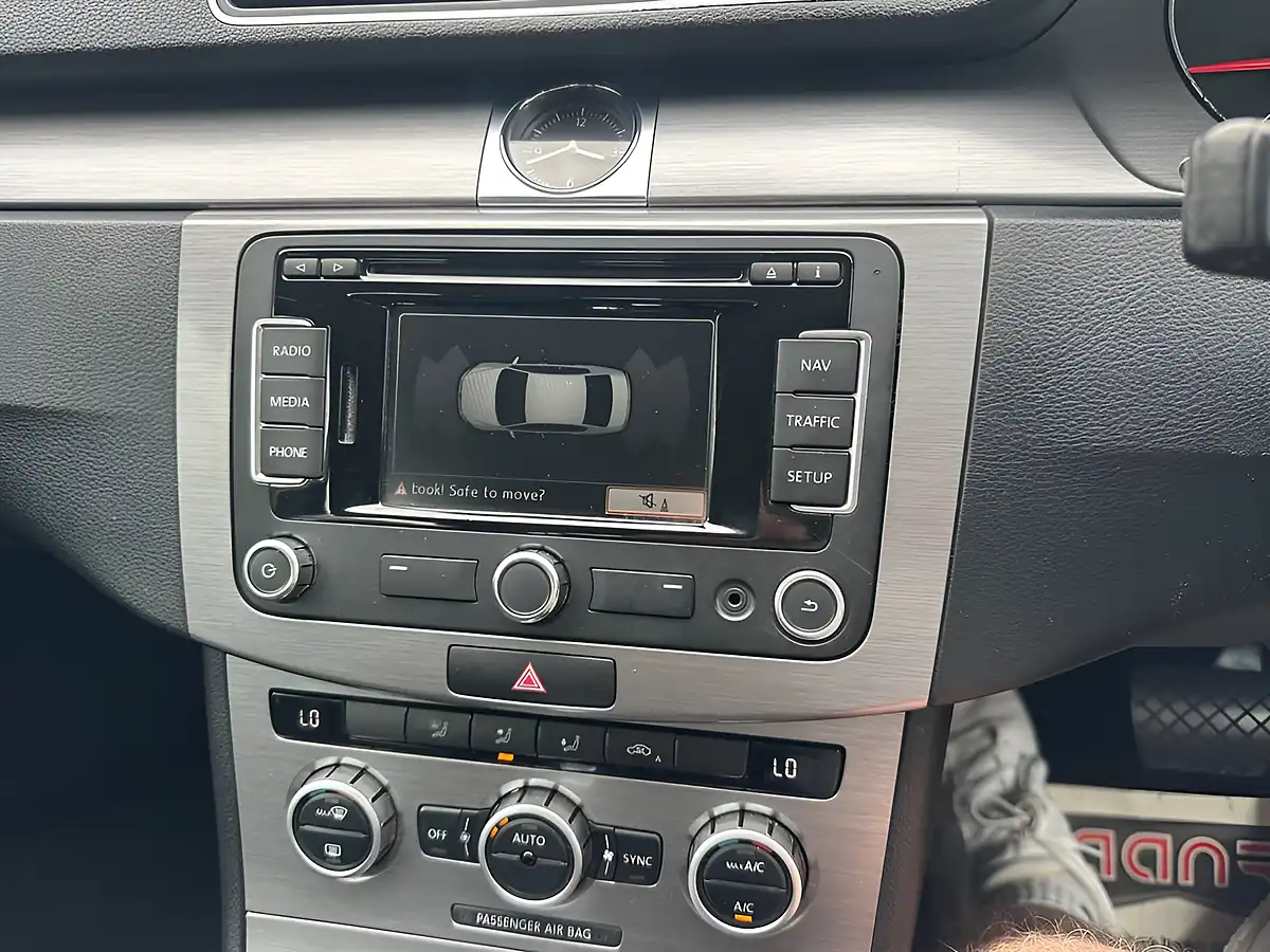 Used 2013 Volkswagen Passat Highline White - Interior and Exterior details 15