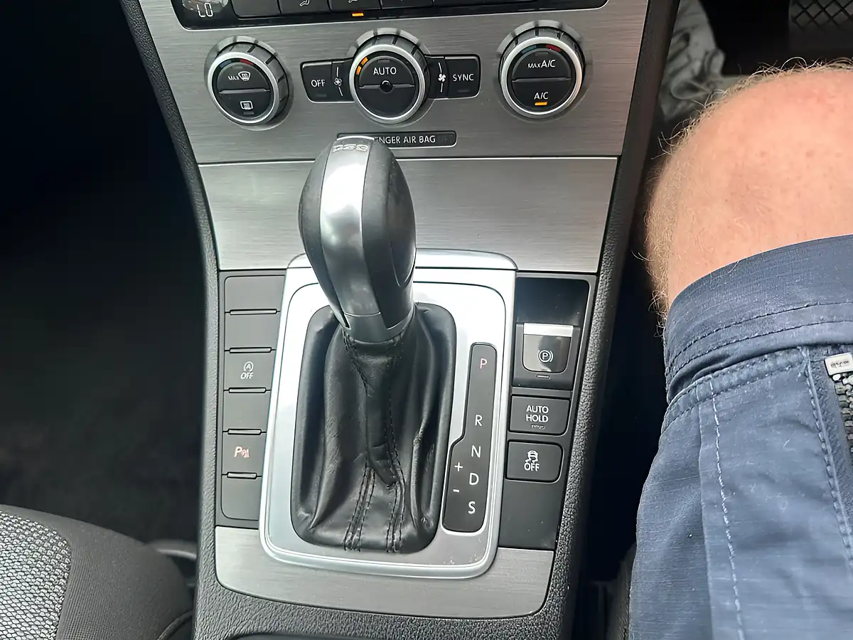 Used 2013 Volkswagen Passat Highline White - Interior and Exterior details 16
