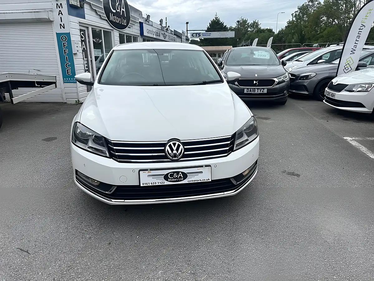Used 2013 Volkswagen Passat Highline White - Interior and Exterior details 2