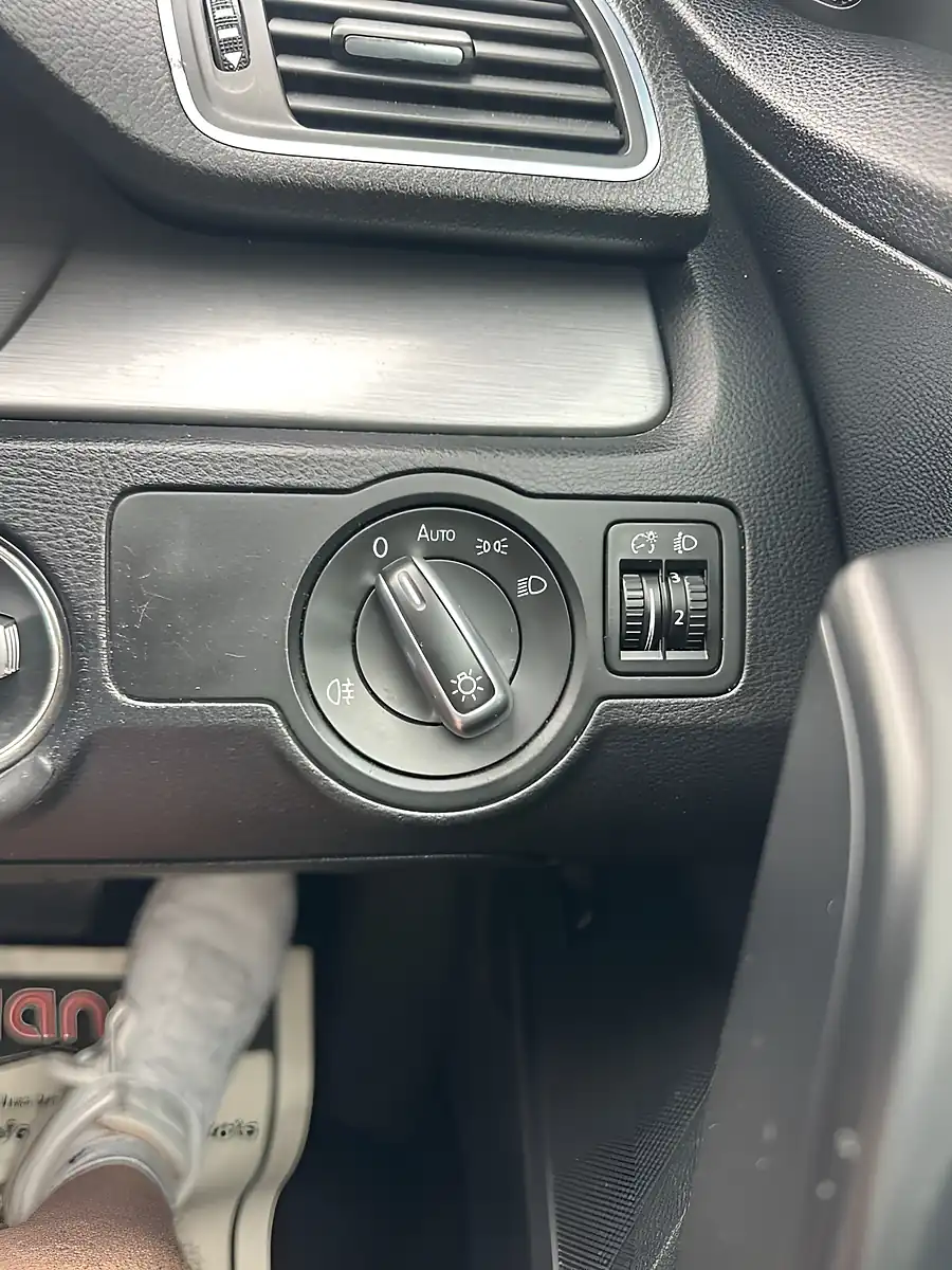 Used 2013 Volkswagen Passat Highline White - Interior and Exterior details 20