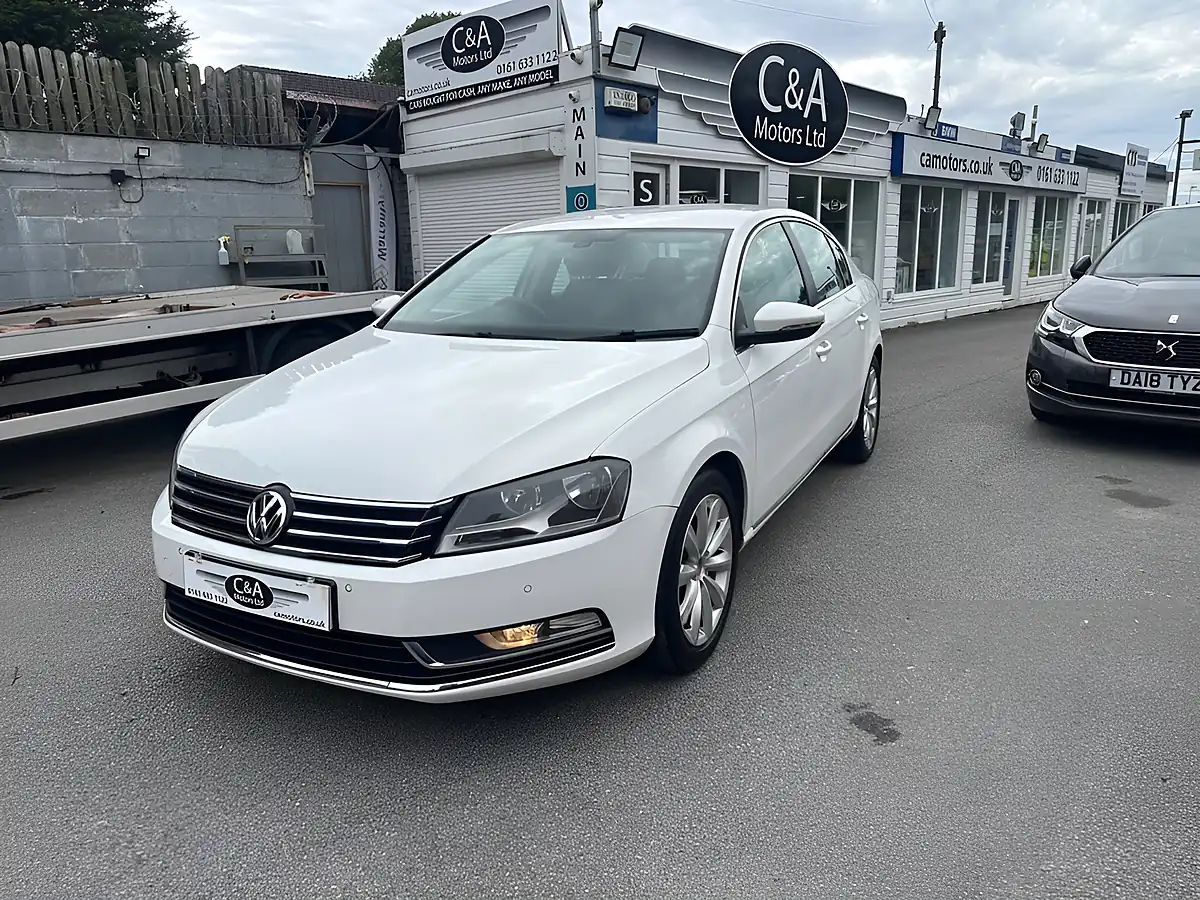 Used 2013 Volkswagen Passat Highline White - Interior and Exterior details 3