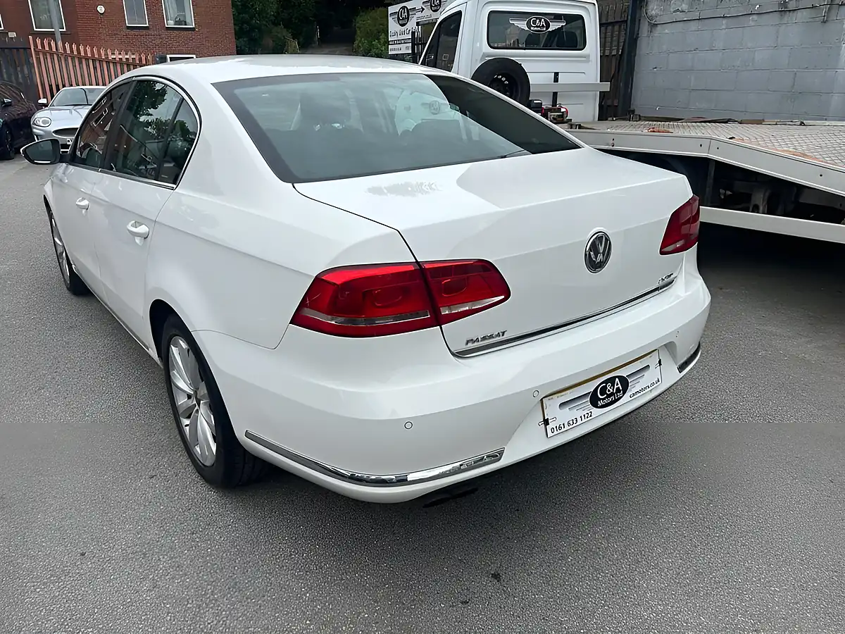 Used 2013 Volkswagen Passat Highline White - Interior and Exterior details 5