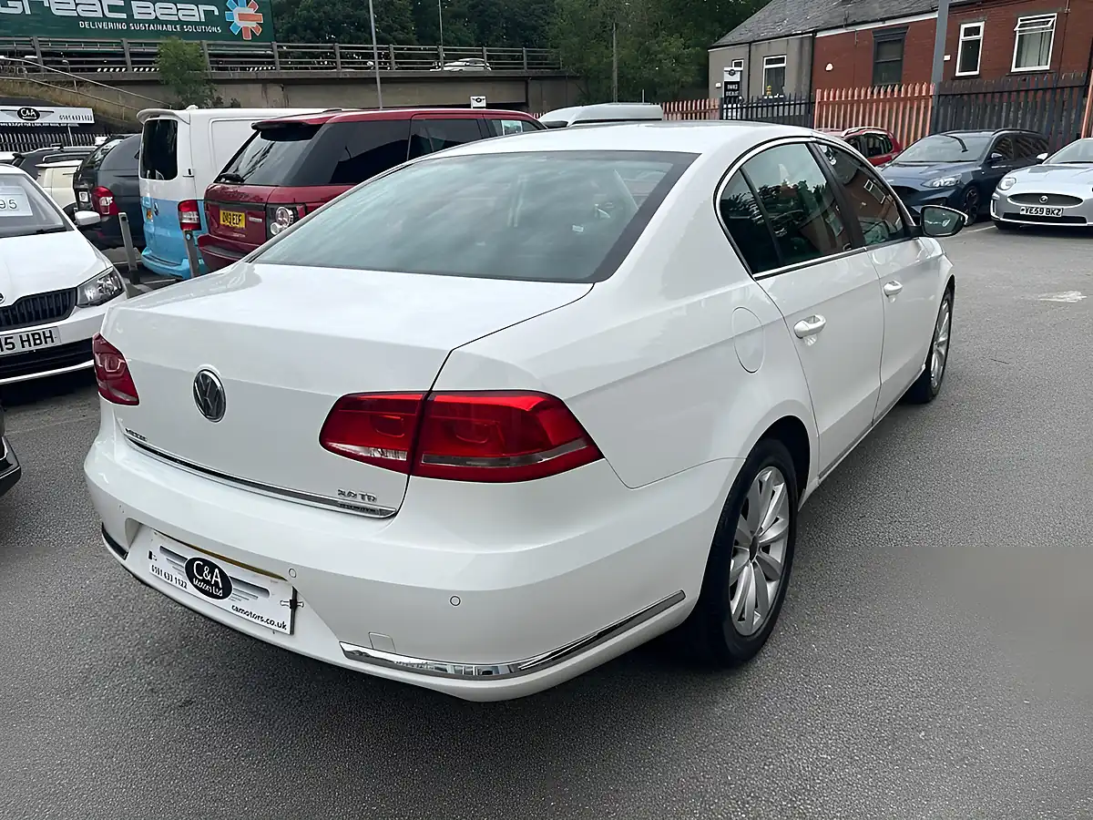 Used 2013 Volkswagen Passat Highline White - Interior and Exterior details 7