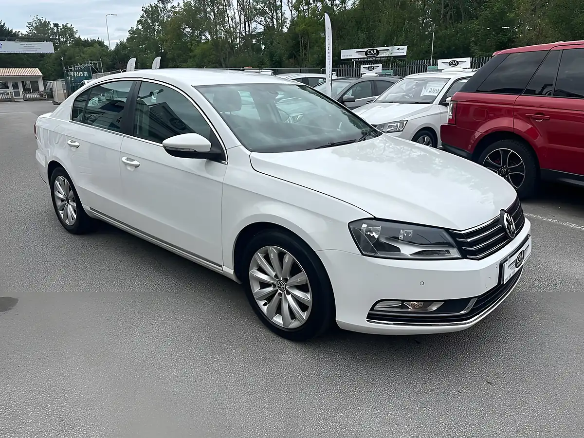 Used 2013 Volkswagen Passat Highline White - Interior and Exterior details 8