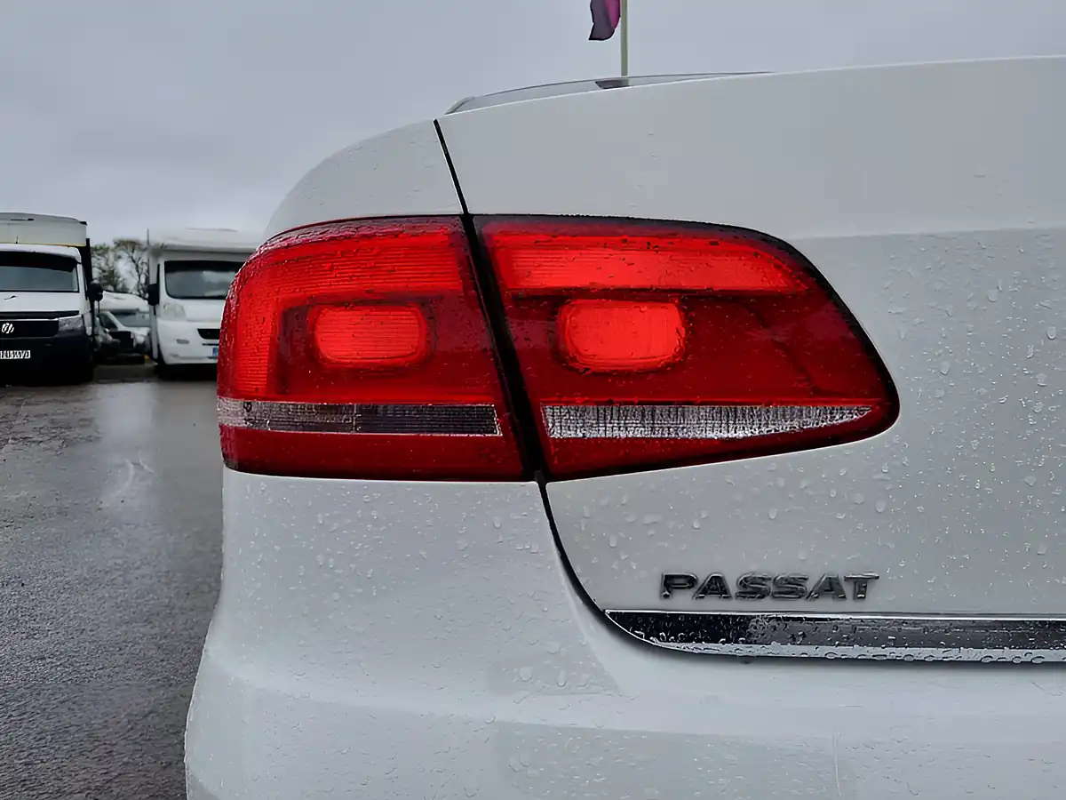 Used 2013 Volkswagen Passat S Candy White - Interior and Exterior details 14