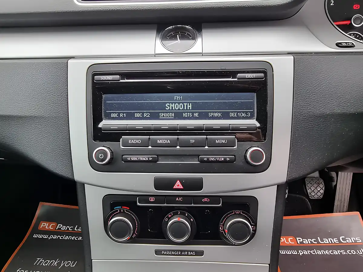 Used 2013 Volkswagen Passat S Candy White - Interior and Exterior details 17