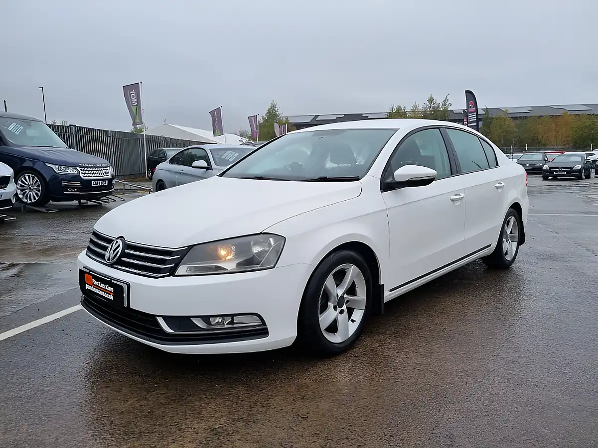 Used 2013 Volkswagen Passat S Candy White - Interior and Exterior details 4