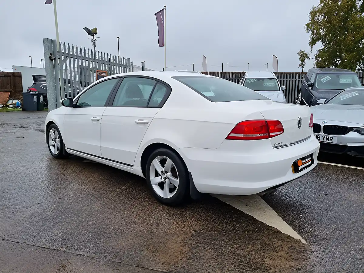 Used 2013 Volkswagen Passat S Candy White - Interior and Exterior details 5