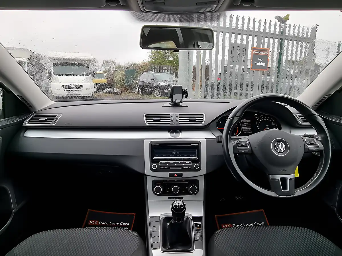 Used 2013 Volkswagen Passat S Candy White - Interior and Exterior details 9