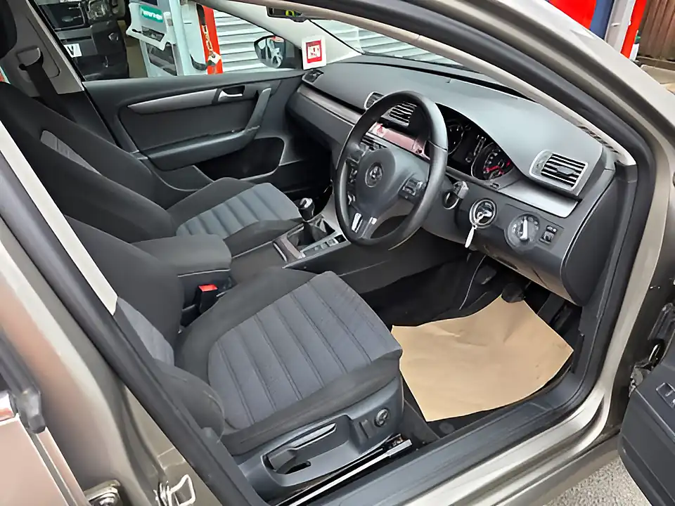 Used 2013 Volkswagen Passat Sport Brown - Interior and Exterior details 11