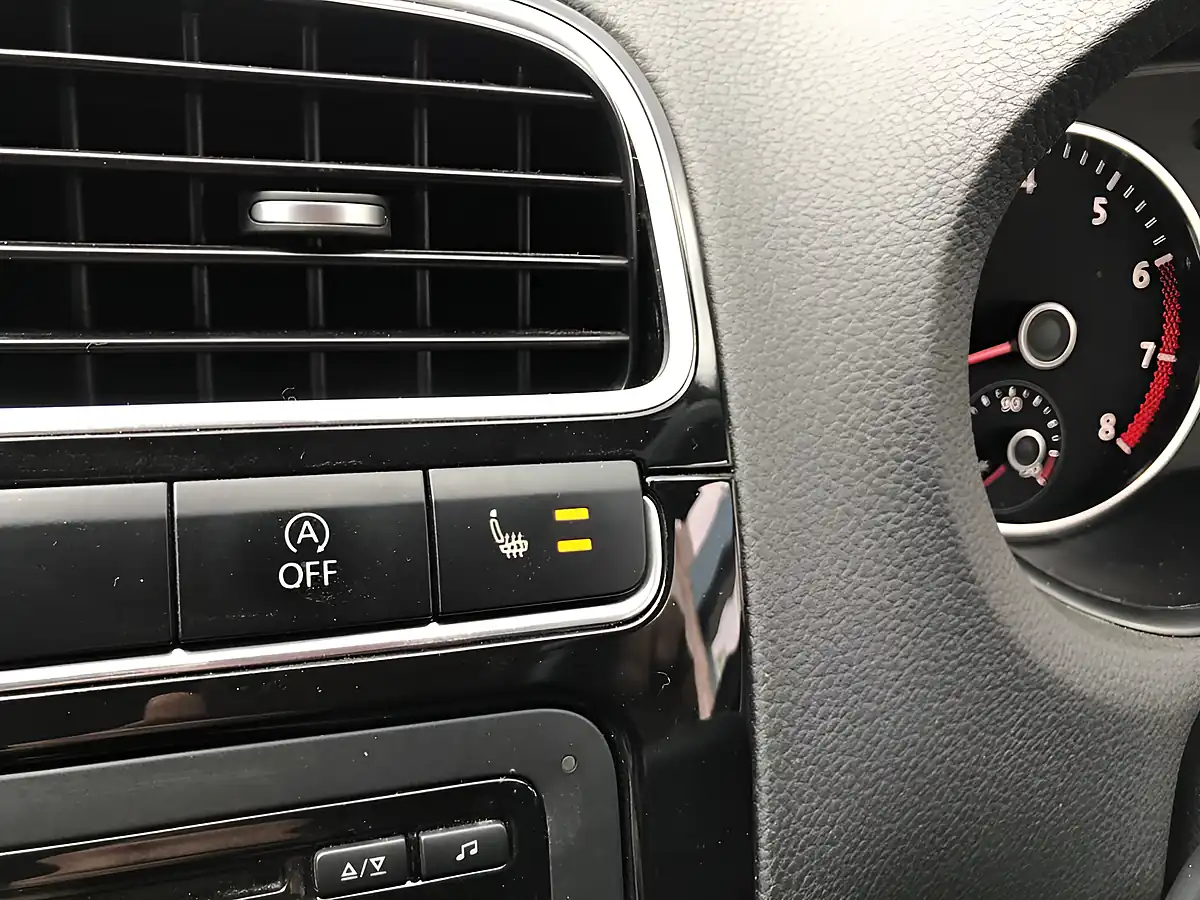 Used 2013 Volkswagen Polo Bluemotion Tech Act Bluegt Blue Silk Met - Interior and Exterior details 3