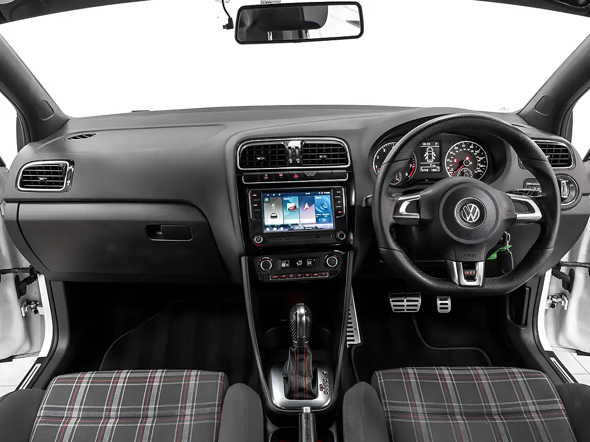 Used 2013 Volkswagen Polo Dsg S-a White - Interior and Exterior details 10