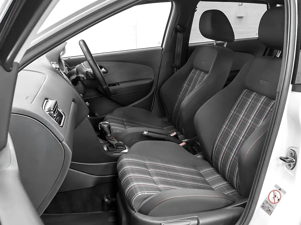 Used 2013 Volkswagen Polo Dsg S-a White - Interior and Exterior details 12