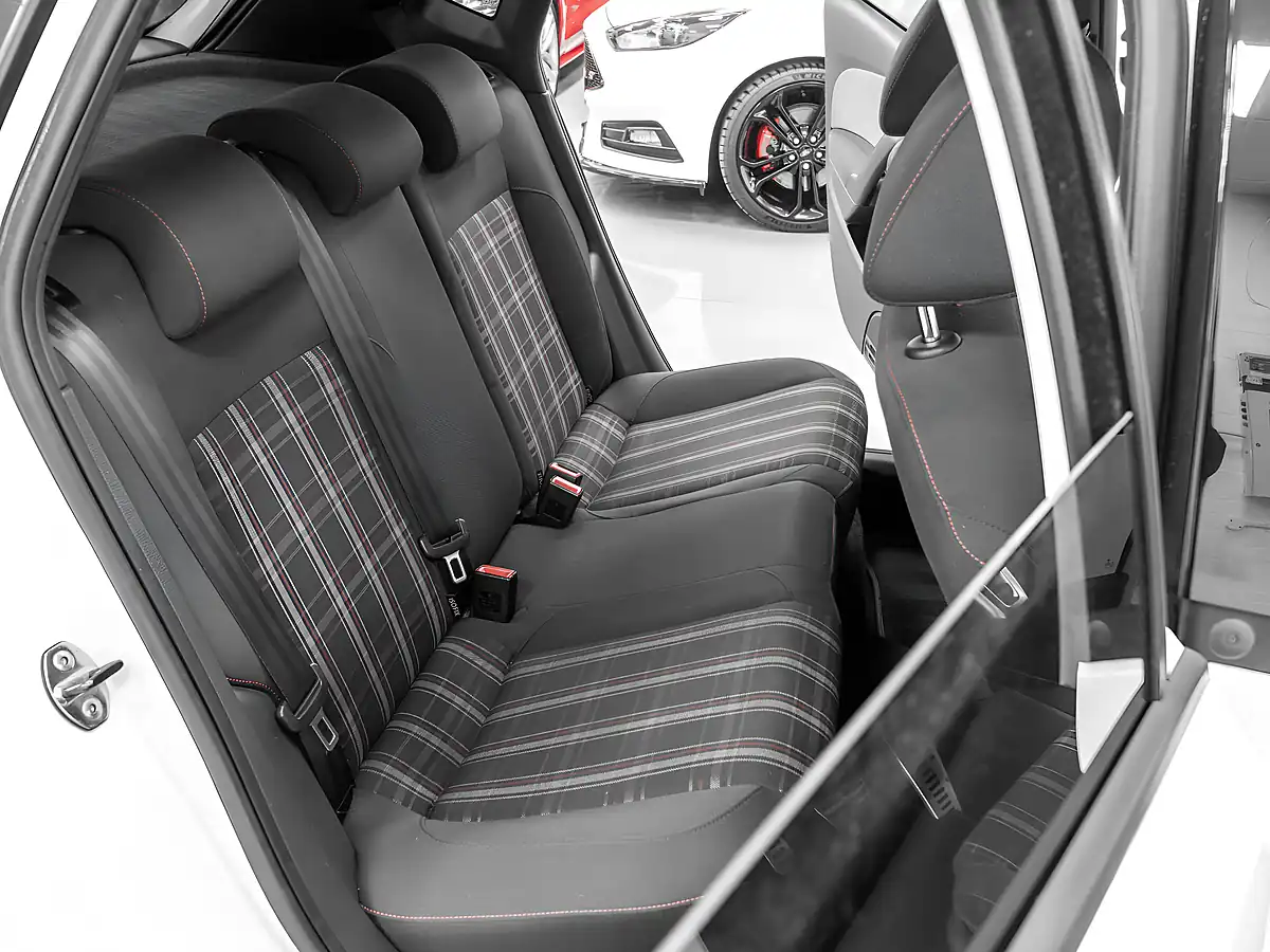 Used 2013 Volkswagen Polo Dsg S-a White - Interior and Exterior details 13