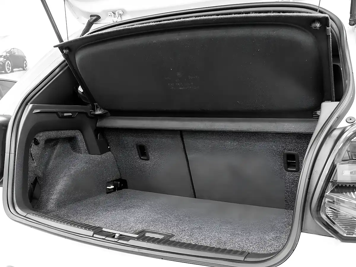 Used 2013 Volkswagen Polo Dsg S-a White - Interior and Exterior details 14