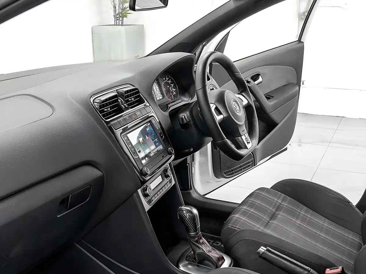 Used 2013 Volkswagen Polo Dsg S-a White - Interior and Exterior details 16