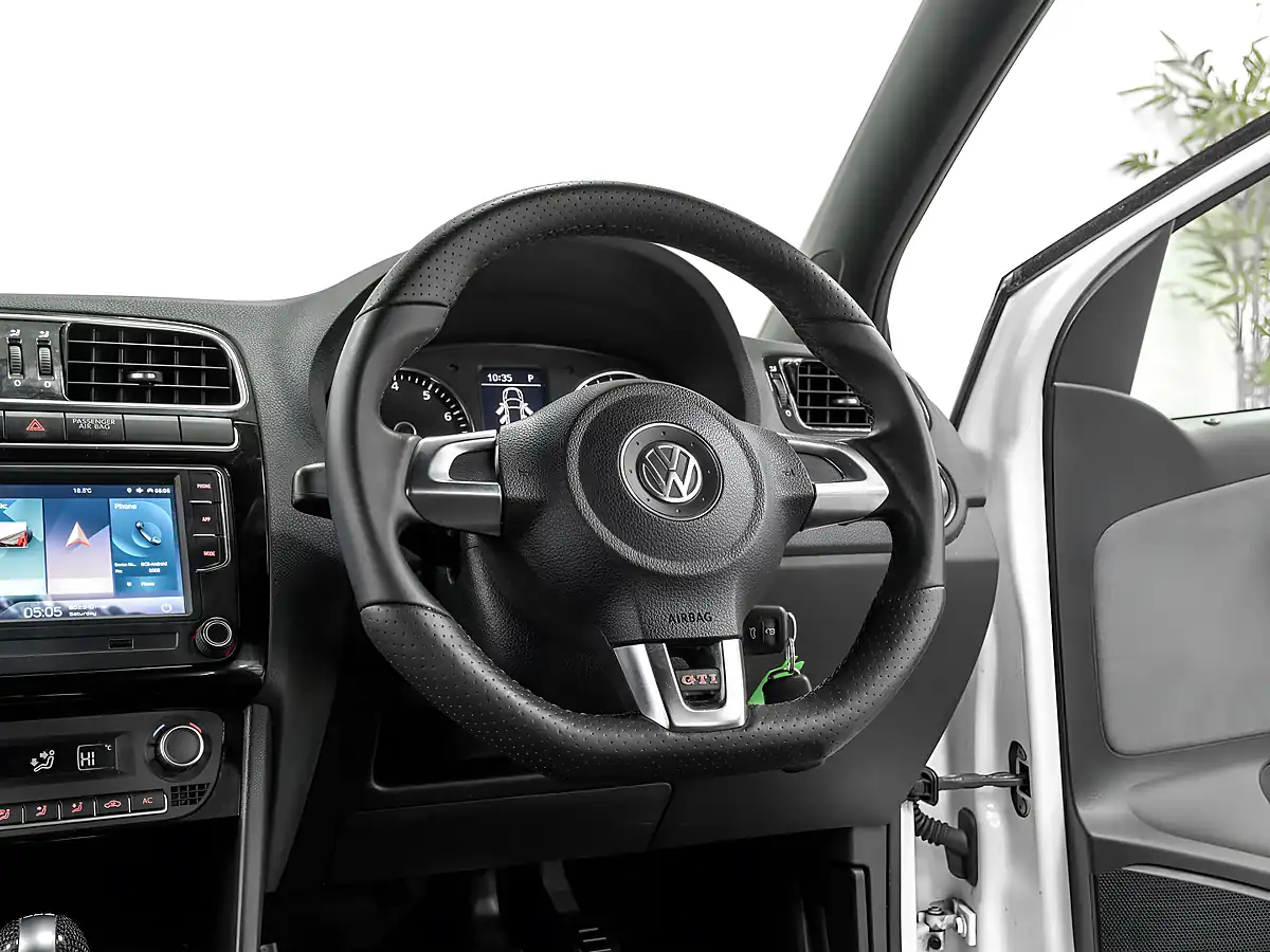 Used 2013 Volkswagen Polo Dsg S-a White - Interior and Exterior details 17