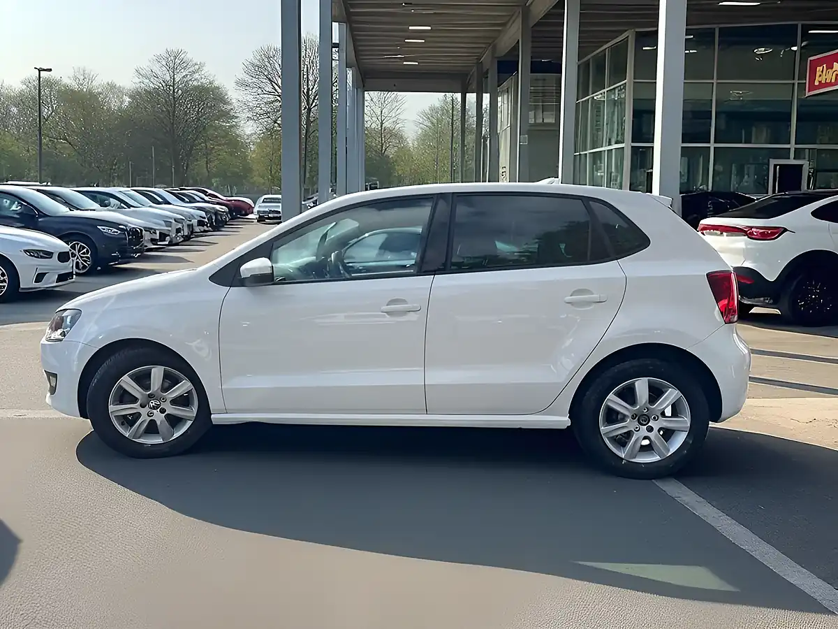Used 2013 Volkswagen Polo Match Edition White - Interior and Exterior details 3