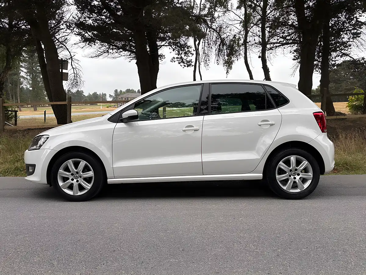 Used 2013 Volkswagen Polo Match White - Interior and Exterior details 11
