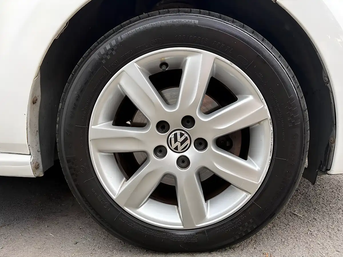 Used 2013 Volkswagen Polo Match White - Interior and Exterior details 19