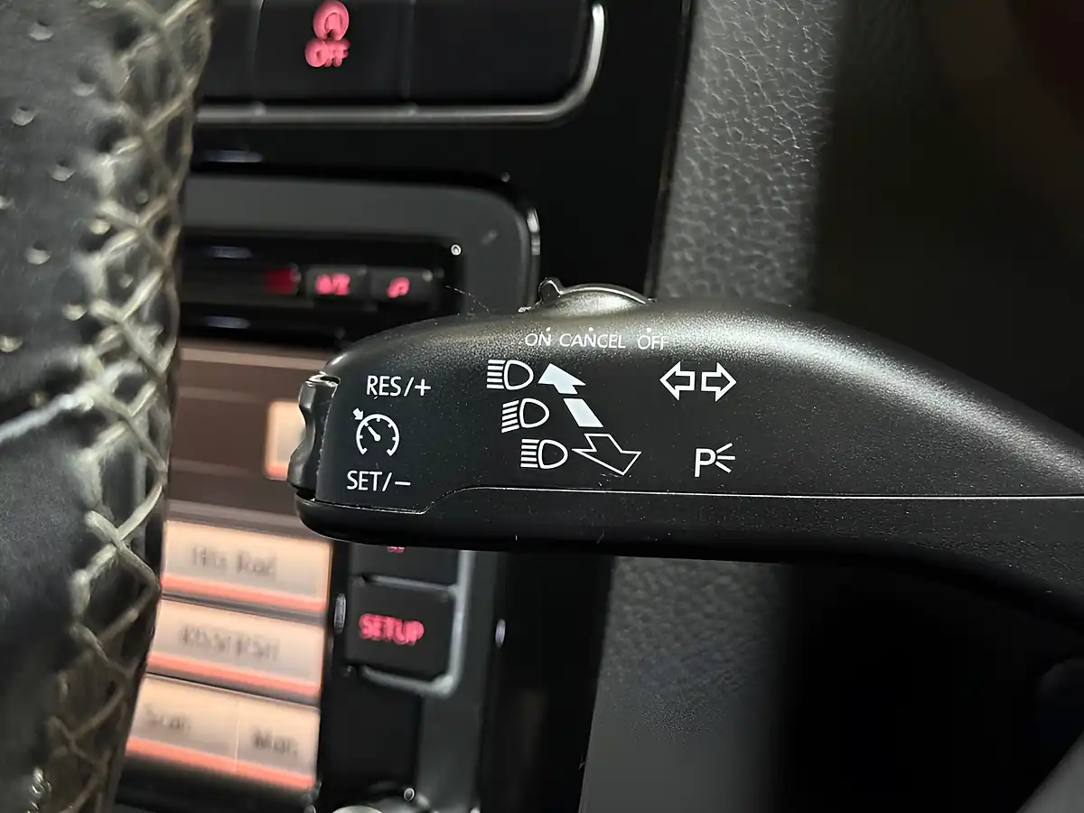 Used 2013 Volkswagen Polo Se Design Blue - Interior and Exterior details 12
