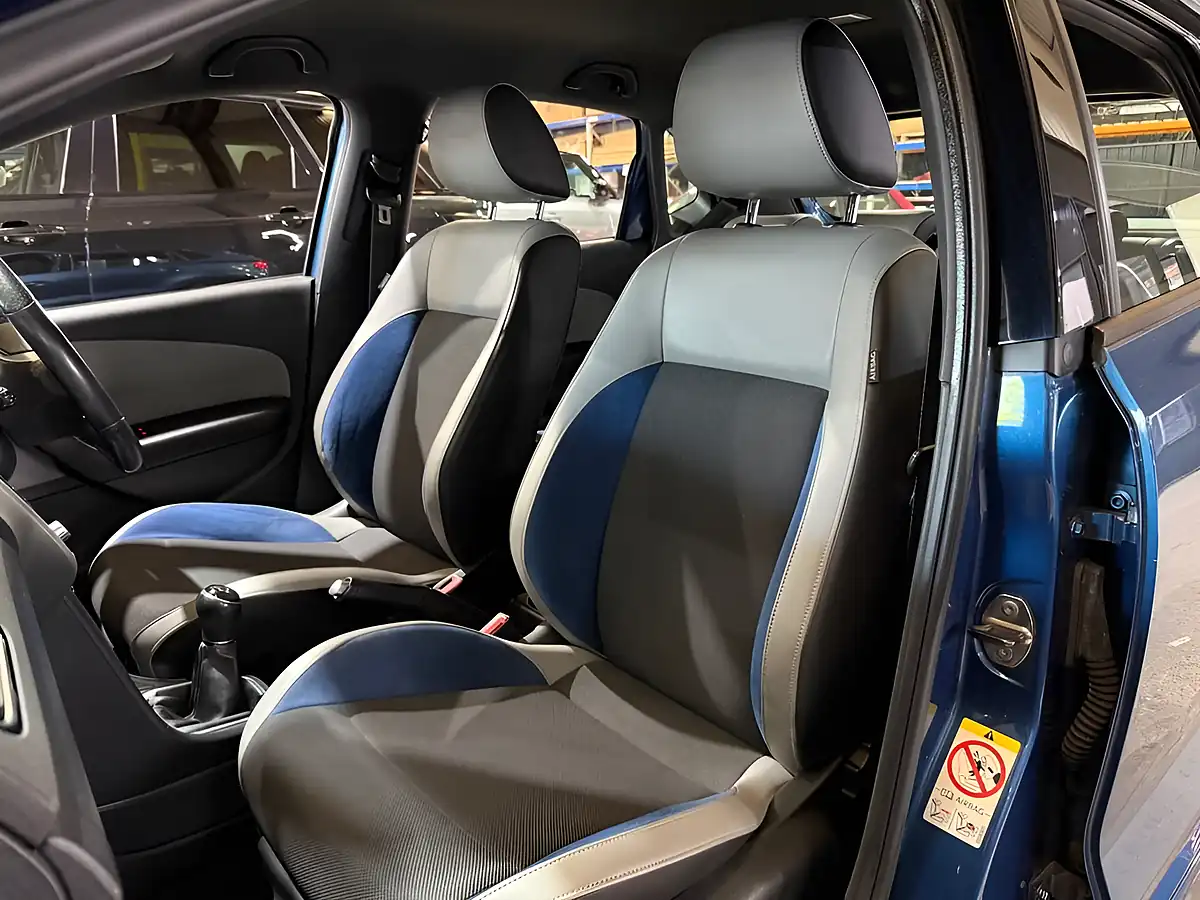 Used 2013 Volkswagen Polo Se Design Blue - Interior and Exterior details 13