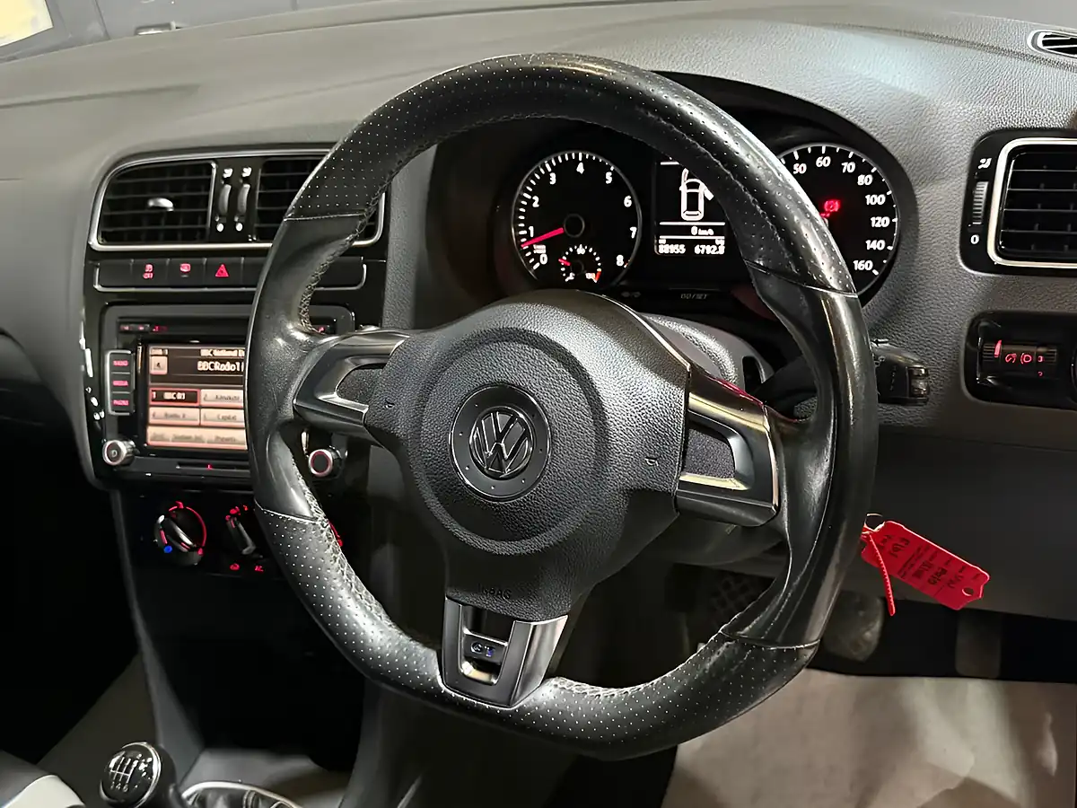 Used 2013 Volkswagen Polo Se Design Blue - Interior and Exterior details 9
