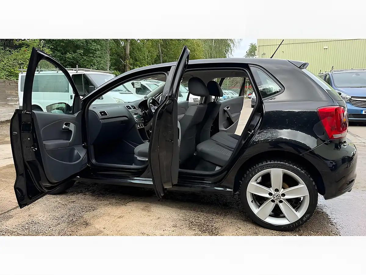 Used 2013 Volkswagen Polo Sel Black - Interior and Exterior details 13
