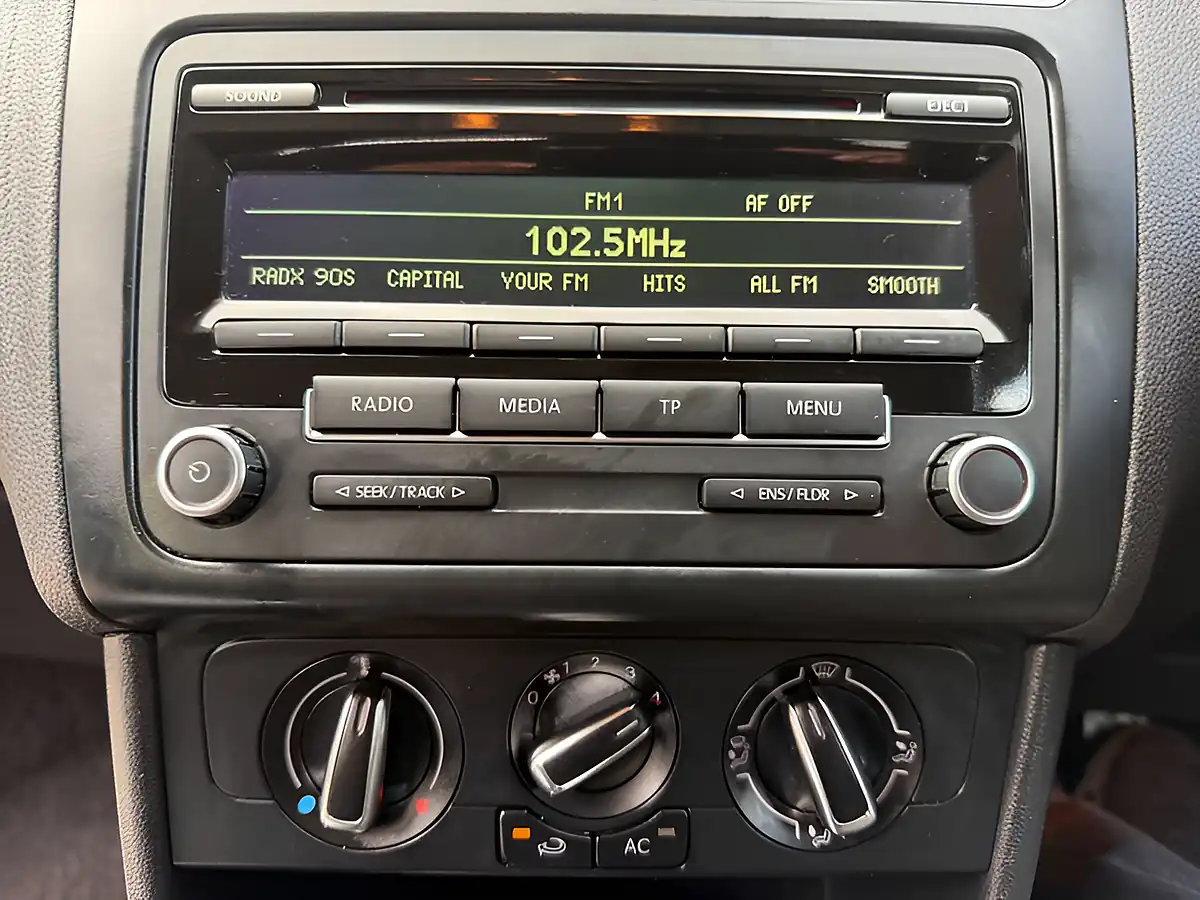 Used 2013 Volkswagen Polo Sel Black - Interior and Exterior details 16