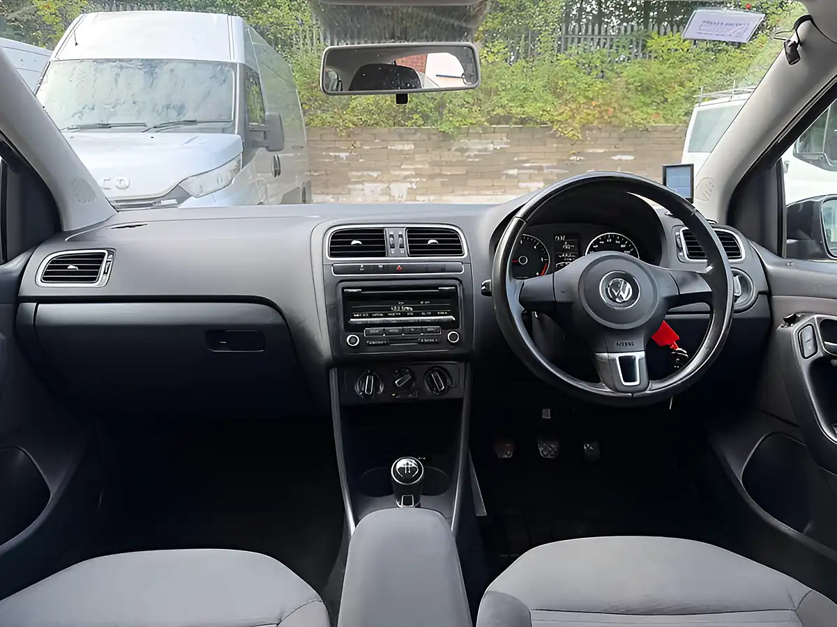 Used 2013 Volkswagen Polo Sel Black - Interior and Exterior details 17