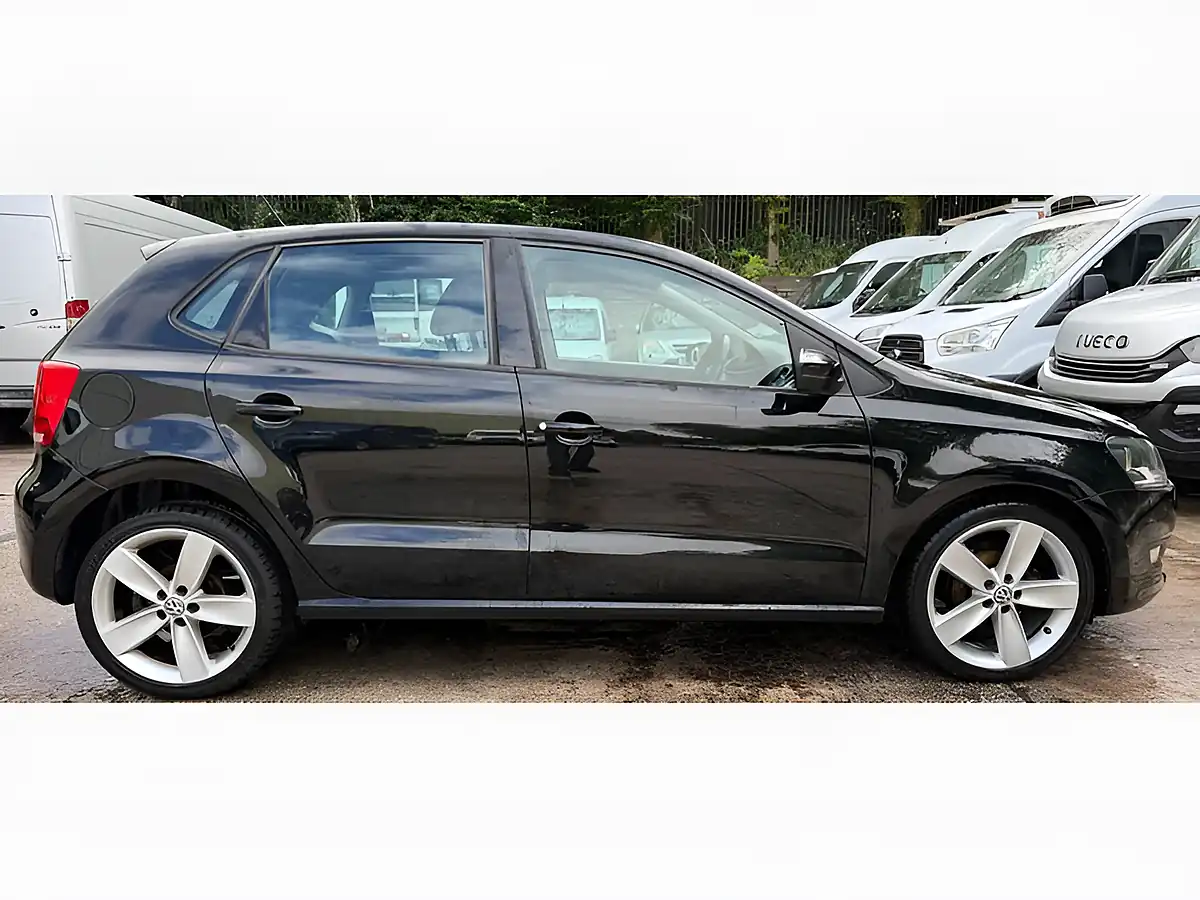 Used 2013 Volkswagen Polo Sel Black - Interior and Exterior details 5